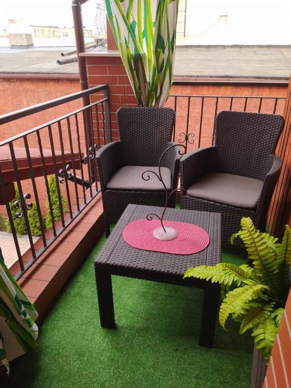 Balkon z widokiem – nocleg Klinkierowa Komnata w Gnieźnie