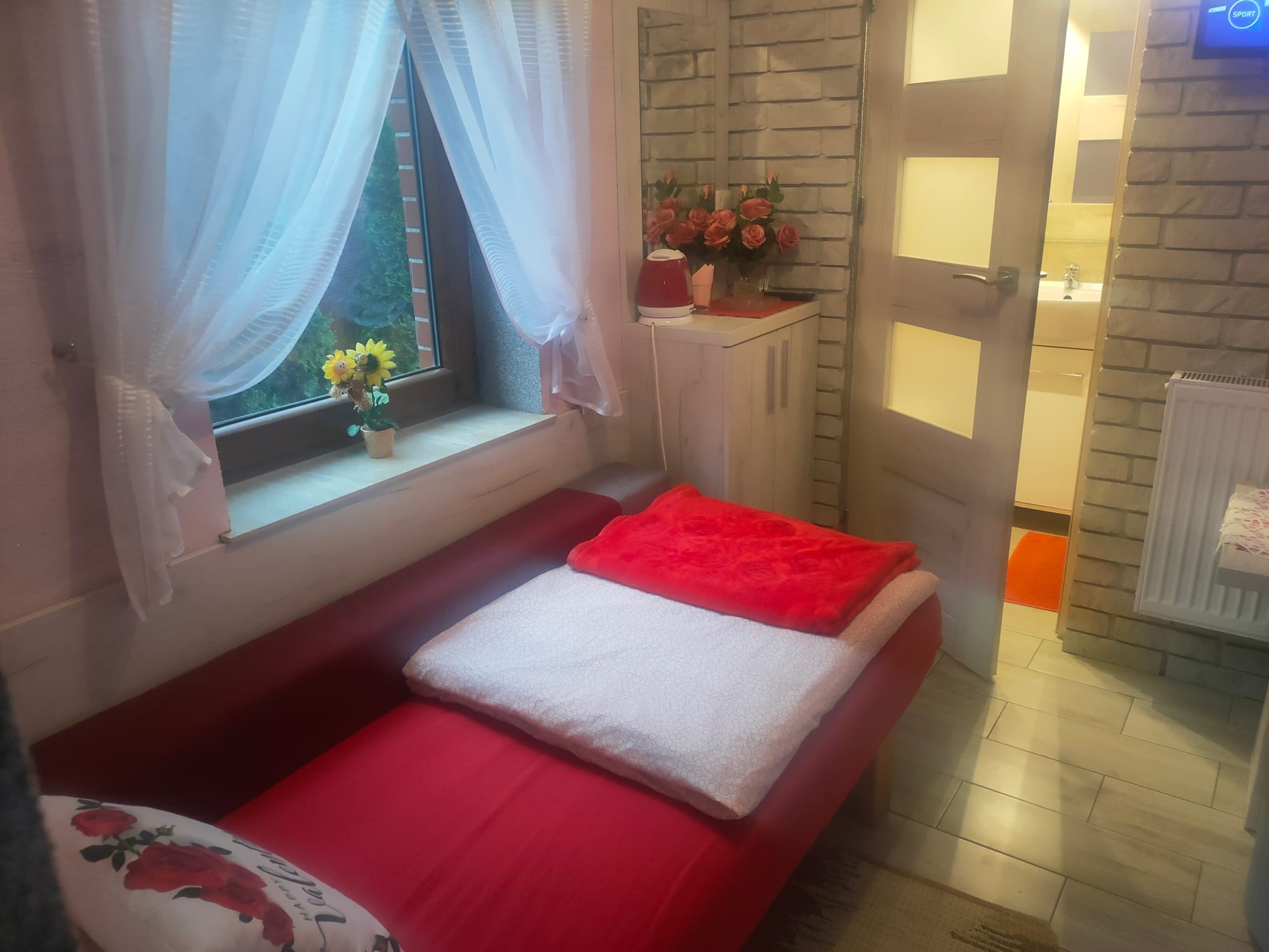 Pokój 1-osobowy – wnętrza Klinkierowej Komnaty w Gnieźnie